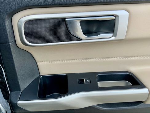 Used 2022 Ford Explorer XLT AWD/4WD image 56