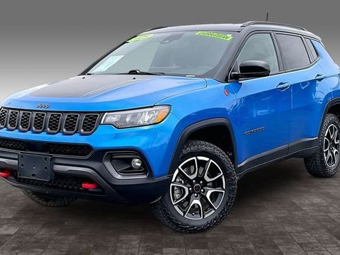 Used 2025 Jeep Compass Trailhawk AWD/4WD image 1