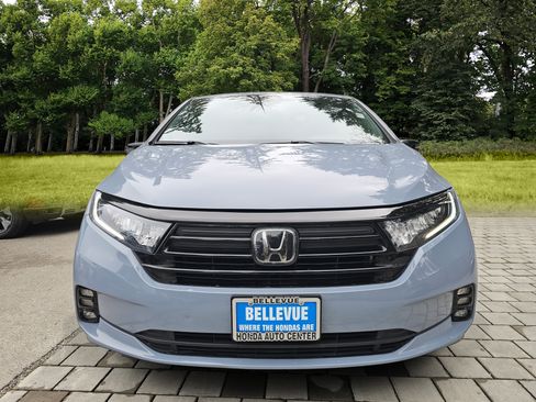 Used 2023 Honda Odyssey Sport image 2