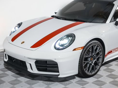 Used 2025 Porsche 911 Carrera RWD image 19