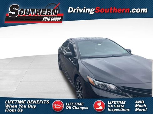 Used 2021 Toyota Camry SE FWD image 1