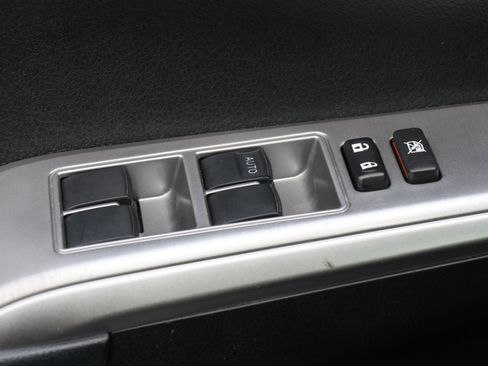 Used 2014 Toyota Camry L image 14