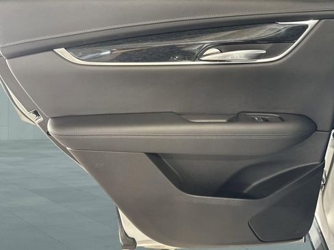 Used 2020 Cadillac XT5 Premium Luxury w/ LPO, Floor Liner Package FWD image 9