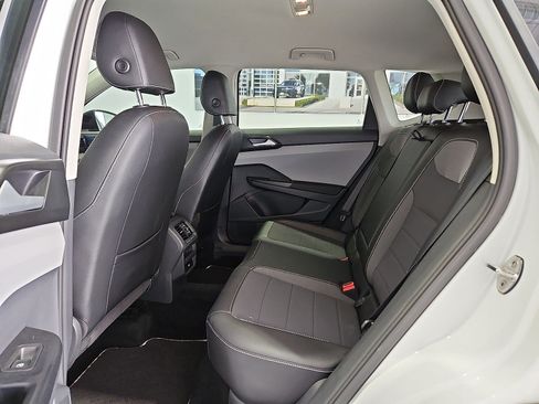 Certified 2023 Volkswagen Taos SE FWD image 13