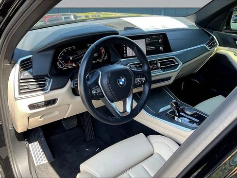 Used 2022 BMW X5 xDrive40i w/ Parking Assistance Package AWD/4WD image 17