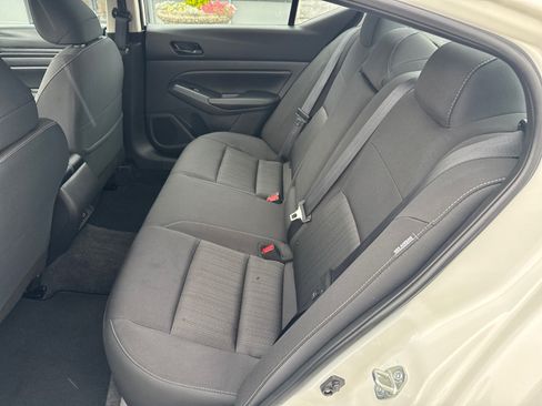 Used 2025 Nissan Altima 2.5 SV FWD image 8