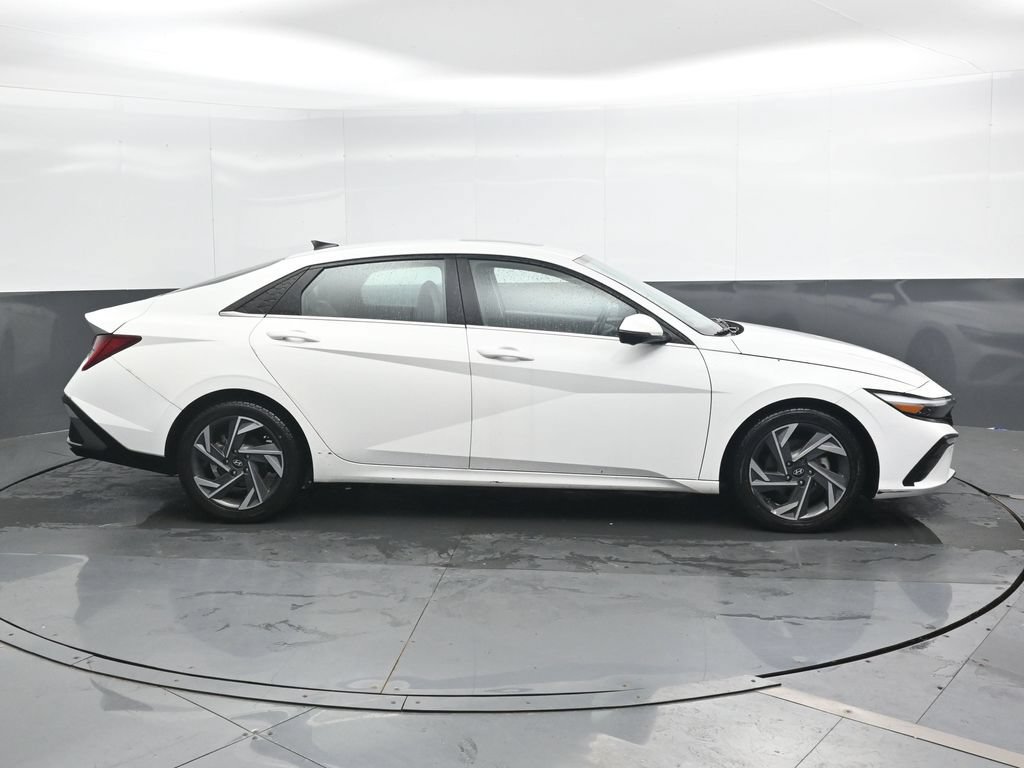 Used 2024 Hyundai Elantra Limited FWD image 4