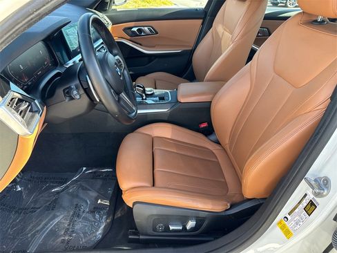 Used 2022 BMW 330i Sedan w/ M Sport Package image 9