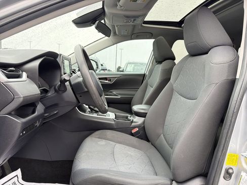 Used 2020 Toyota RAV4 XLE image 11