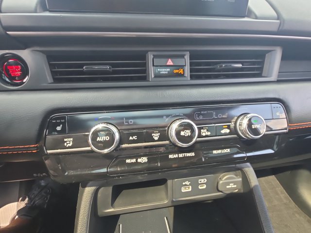Used 2025 Honda Pilot TrailSport image 19