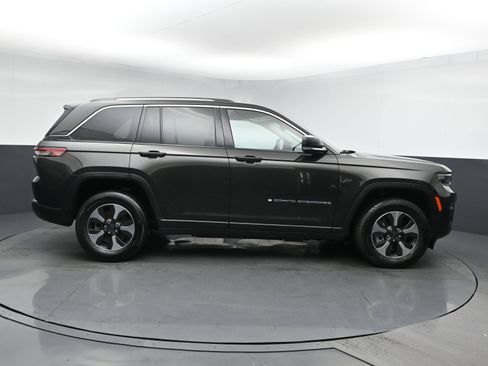 Used 2023 Jeep Grand Cherokee 4WD 4xe image 3