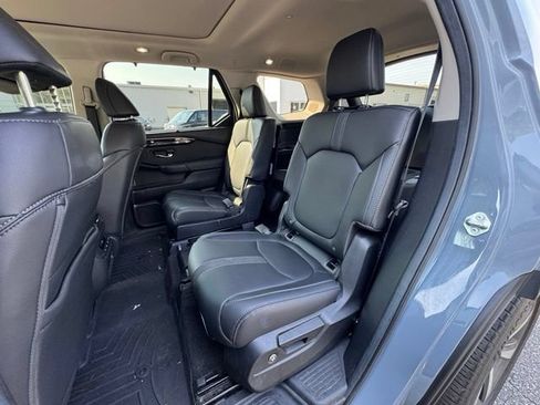 Used 2025 Honda Pilot Touring image 8
