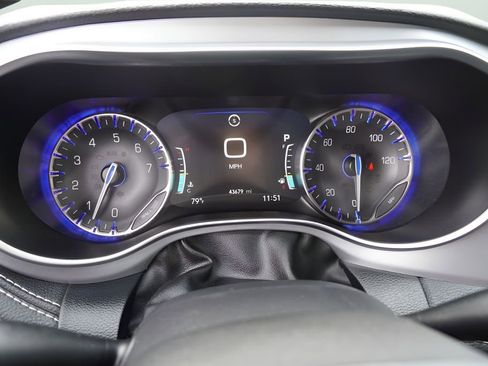 Used 2025 Chrysler Pacifica Limited FWD image 22