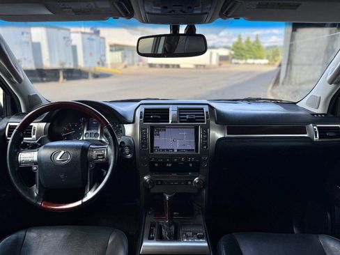 Used 2014 Lexus GX 460 w/ Premium Package AWD/4WD image 24