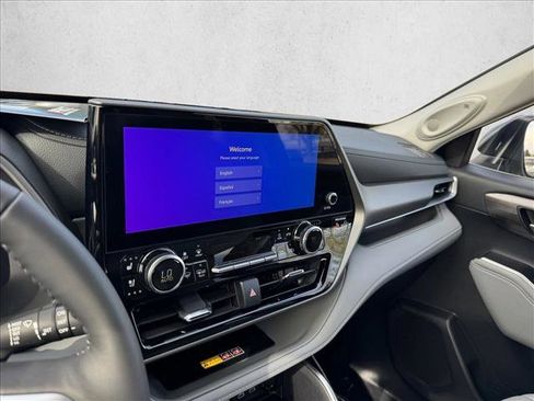 Certified 2026 Toyota Highlander Limited image 14