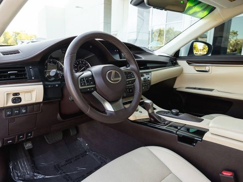 Used 2018 Lexus ES 350 w/ Premier Package FWD image 10