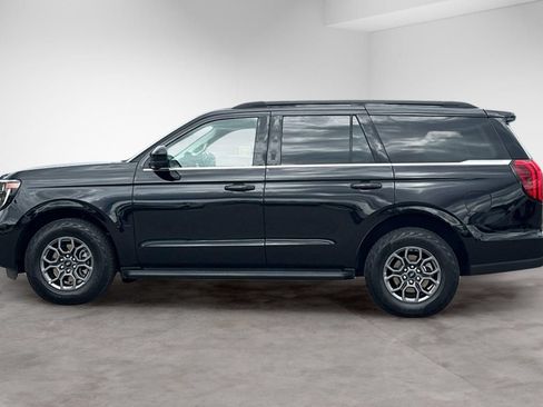 Used 2025 Ford Expedition Active AWD/4WD image 2