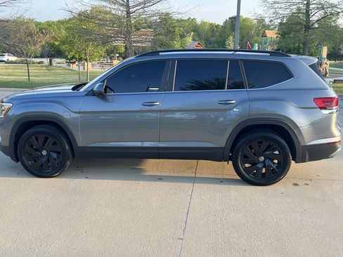 Certified 2024 Volkswagen Atlas SE w/ Panoramic Sunroof Package image 7