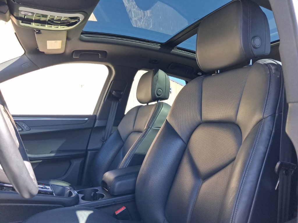 Certified 2024 Porsche Macan S AWD/4WD image 30