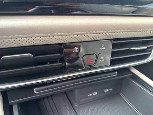 Used 2025 Volkswagen Atlas SE image 20