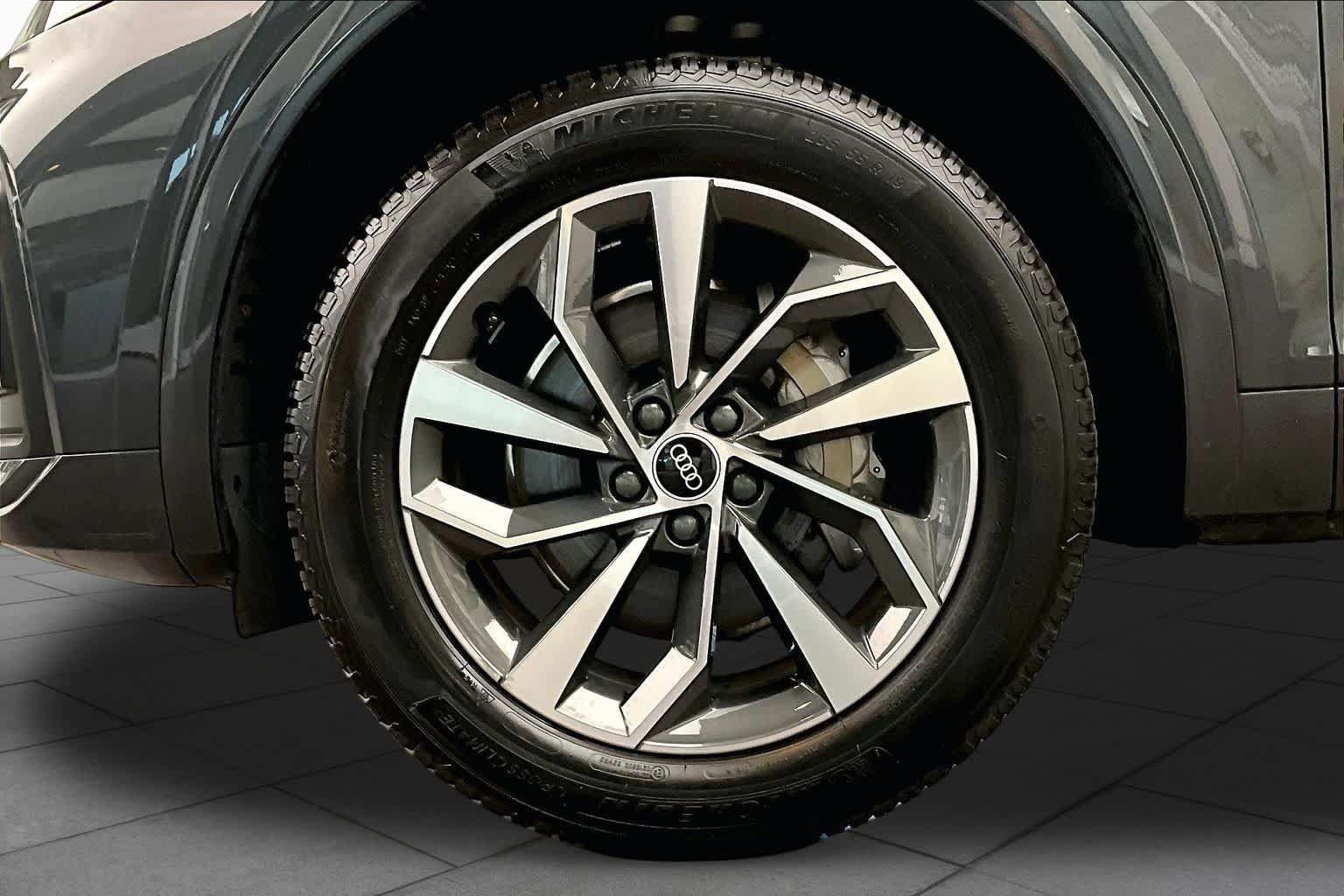 Used 2021 Audi Q5 2.0T Premium AWD/4WD image 11
