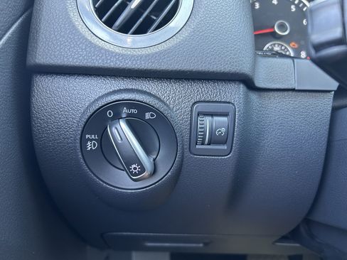 Used 2017 Volkswagen Tiguan Sport image 19