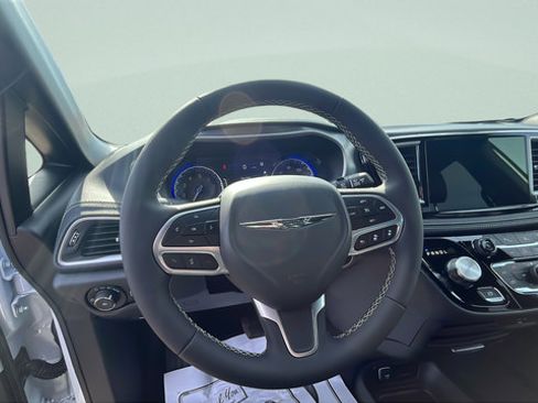 New 2026 Chrysler Pacifica Select AWD/4WD image 13