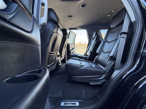 Used 2017 Cadillac Escalade Luxury image 21