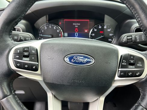 Certified 2023 Ford Explorer XLT w/ Equipment Group 202A AWD/4WD image 9