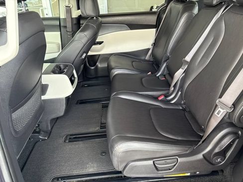 Certified 2024 Kia Carnival LX FWD image 26