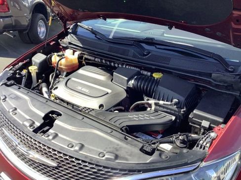 Used 2017 Chrysler Pacifica Touring-L image 41