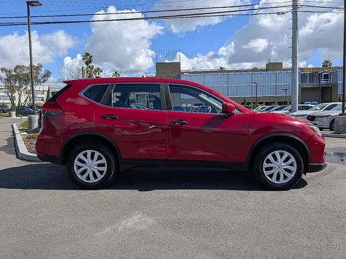 Used 2017 Nissan Rogue S image 9