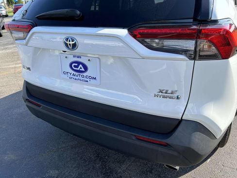 Used 2021 Toyota RAV4 XLE AWD/4WD image 11