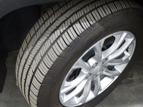 Used 2019 Jeep Cherokee Latitude w/ Popular Appearance Group FWD image 40