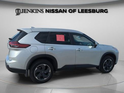 Certified 2025 Nissan Rogue SV w/ SV Premium Package AWD/4WD image 6