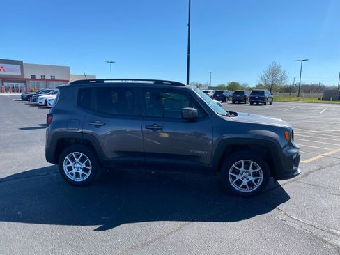 Used 2019 Jeep Renegade Latitude w/ Cold Weather Group image 10
