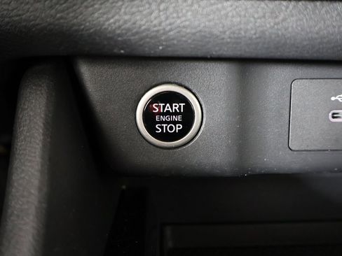 Used 2023 Nissan Rogue S image 32