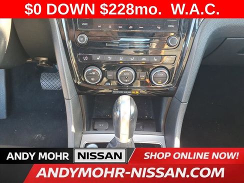 Used 2020 Volkswagen Passat 2.0T SE image 17