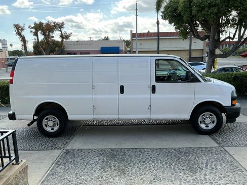 Used 2020 Chevrolet Express 2500 Extended w/ Driver Convenience Package RWD image 4