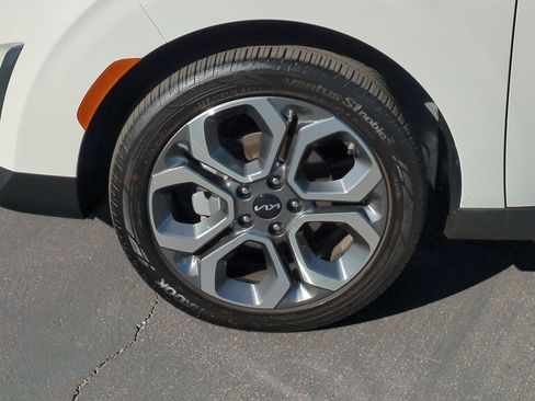 Used 2025 Kia Soul EX image 9