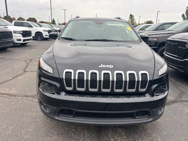 Used 2017 Jeep Cherokee Latitude w/ Cold Weather Group AWD/4WD image 6