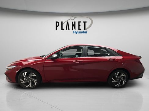 Certified 2025 Hyundai Elantra SEL FWD image 3