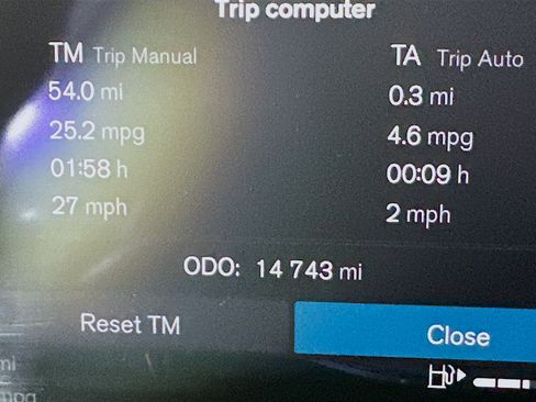 Used 2025 Volvo XC40 B5 Core image 19