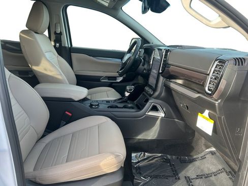 Used 2025 Ford Ranger Lariat w/ Chrome Accent Package image 17