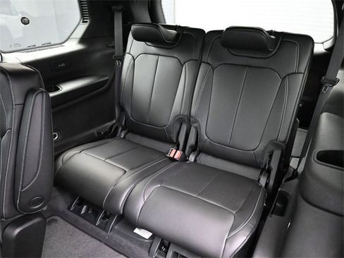 New 2025 Jeep Grand Cherokee L Limited w/ Black Appearance Package image 19