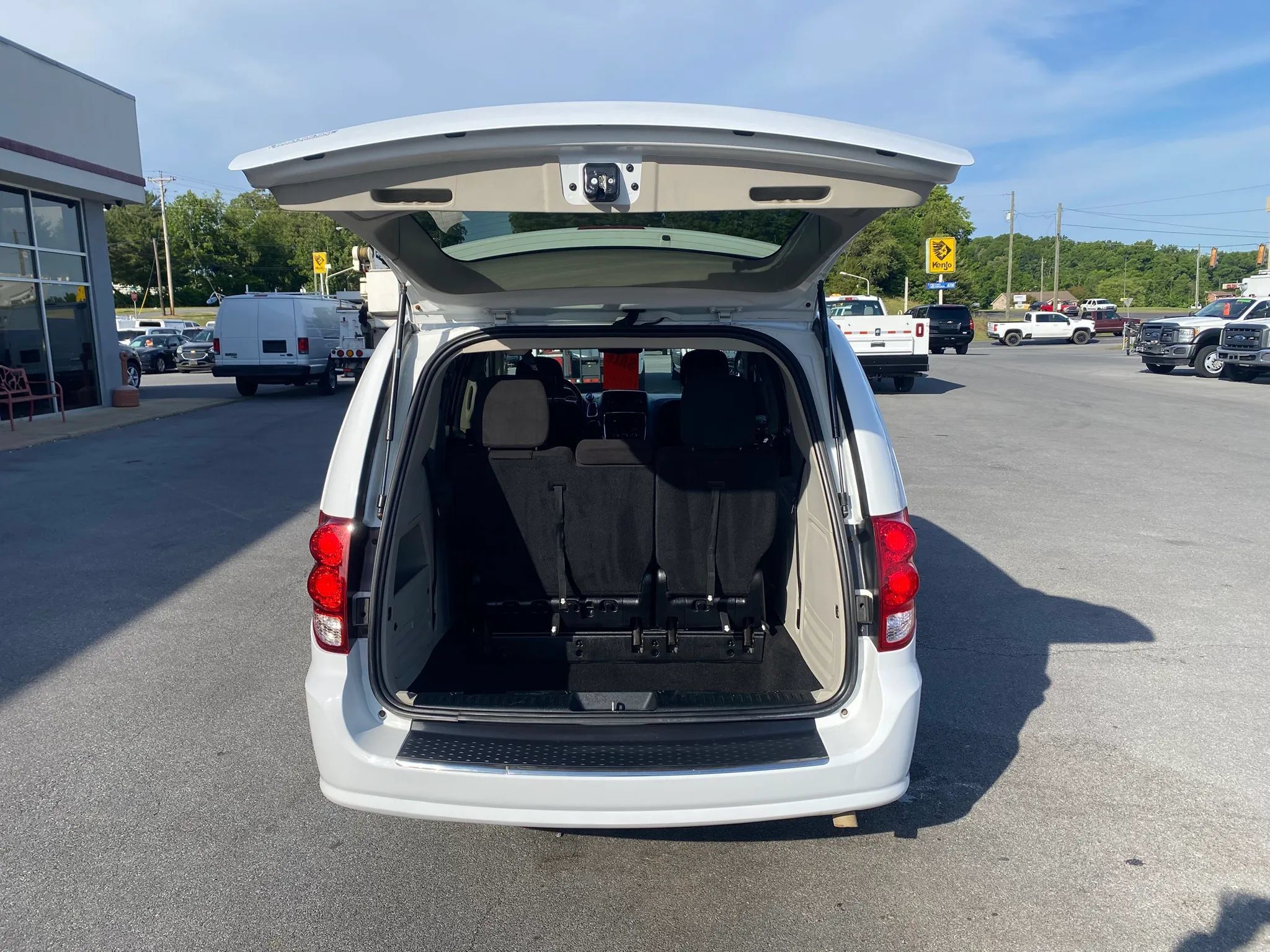 Used 2015 Dodge Grand Caravan SE w/ Quick Order Package 29E SE FWD image 28