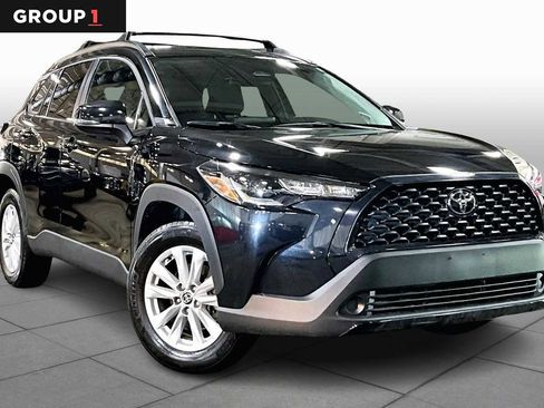 Certified 2024 Toyota Corolla Cross LE image 3