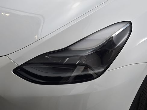 Used 2025 Tesla Model Y Long Range image 31