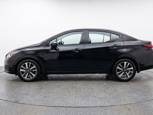 Used 2025 Nissan Versa SV FWD image 5