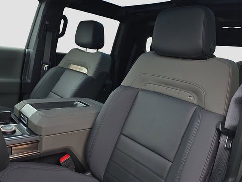 Used 2024 GMC Hummer EV 3X w/ LPO, Illumination Package image 7